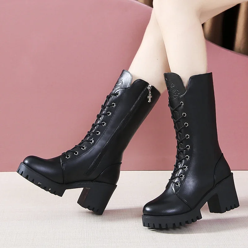 2024 New Mid Length Boots for Women in Spring, Autumn, and Winter Fashionable British Style Side Zipper Round Toe Fashion Boots
