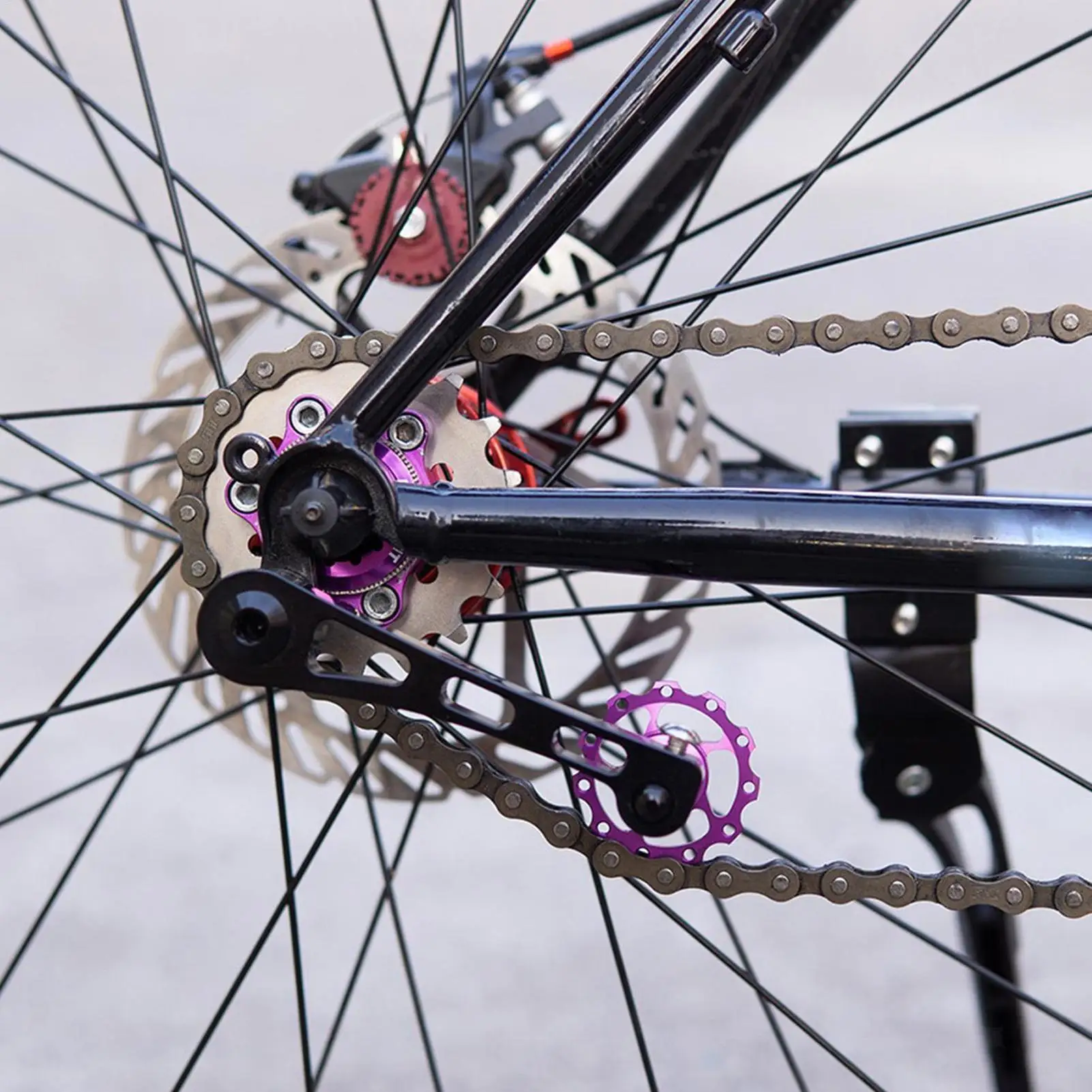 

Односкоростной велосипедный натяжитель цепи Односкоростной натяжитель цепи с фиксированной передачей Бесшумная замена для езды