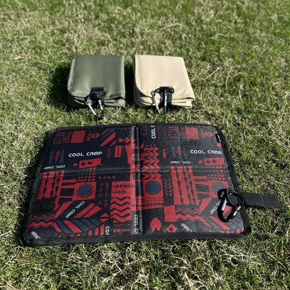

Durable Foldable Seat Cushion with Carabiner Waterproof Folding Sitting Mat Simple Design Oxford Cloth Beach Chair Cushion