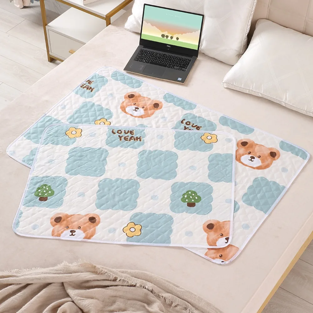 

Soft Waterproof Baby Urine Mat Cloth Breathable Bedding Urine Pads Cute Cartoon Baby Sleeping Underpads Toddlers