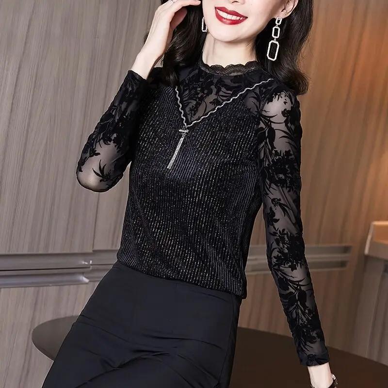 Spring New Lace Patchwork Black Gold Velvet T Shirts Long Sleeve Thin Solid Color Bottoming Shirt Elegant Vintage Women Clothing