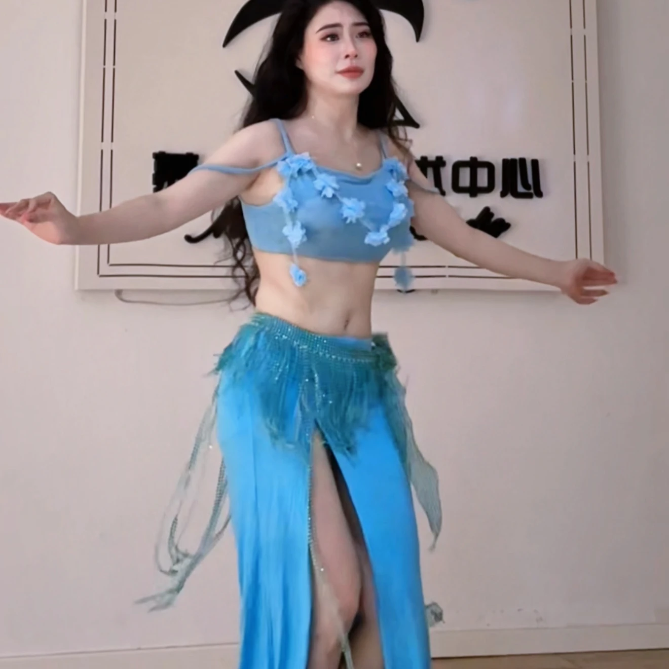 Vêtements d'entraînement de danse du ventre, haut à bretelles Sexy + jupe en queue de poisson, Costume de spectacle sur scène pour femme adulte, Costume de danse orientale, 2025