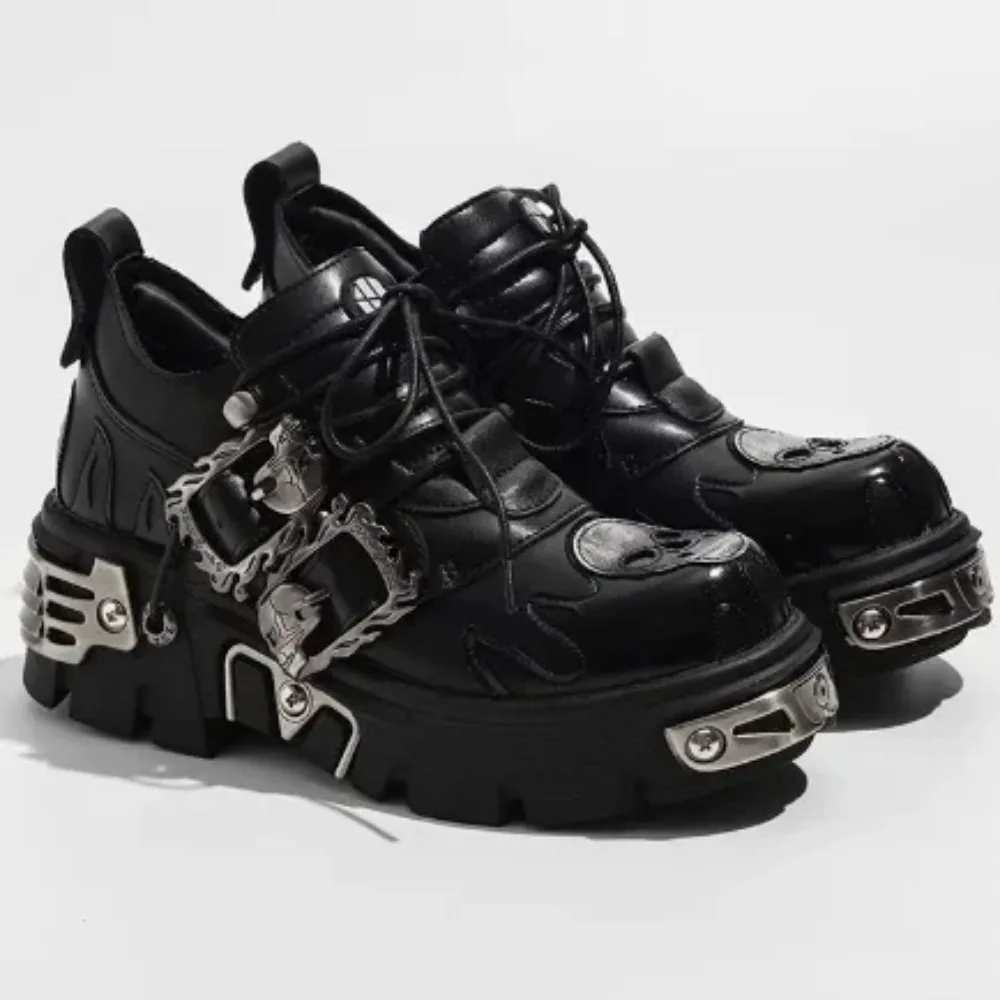 

Gothic Punk Skull Design Low Top Thick Heel Single Boots Carved Leather Rock and Roll Flame Trendy Dark Style Men's Casual Shoes