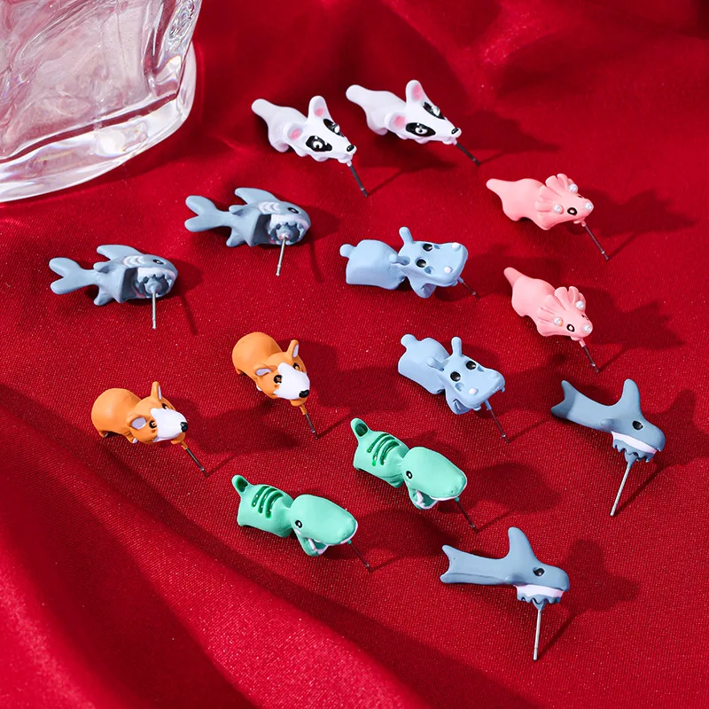 Pendientes con forma de animal de dibujos animados, corgi, pequeño perro blanco, ballena, dinosaurio, tiburón, pintura en aerosol, mini persona bonita, europeo y americano