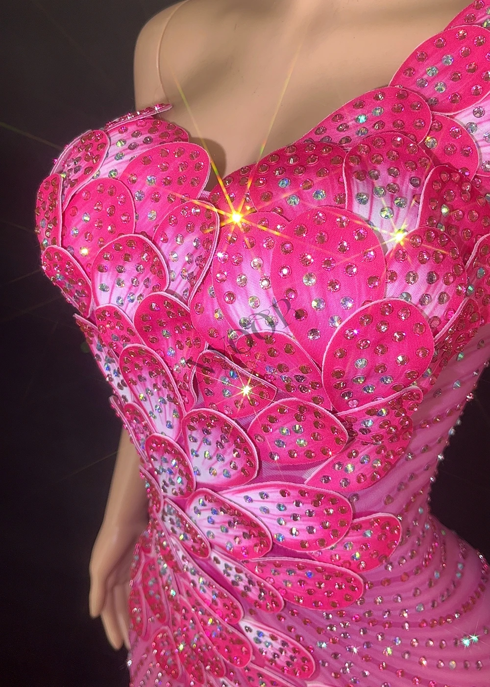 섹시한 웨딩, 이브닝 파티, 생일 드레스, 사진 촬영용 반짝이는 라인스톤과 꽃잎 장식의 롱 드레스 (여성용)