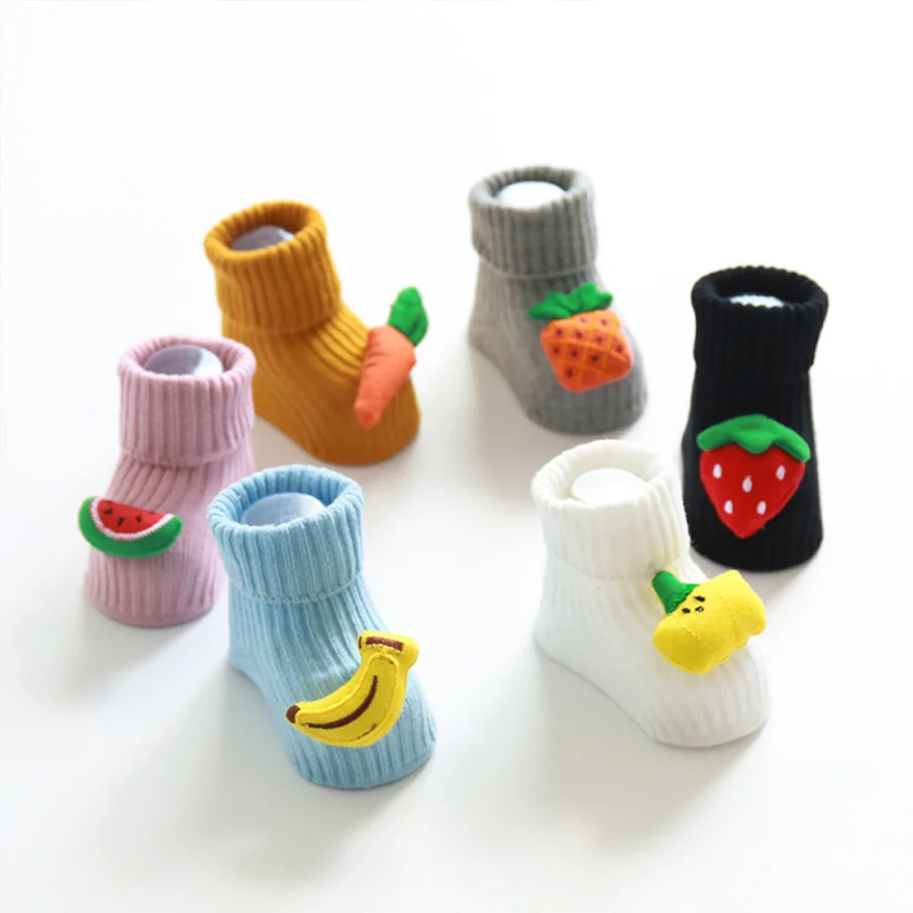 Babyvloersokken Antislip Comfortabel Cartoonontwerp voor de winter Herfst Peuters Schoeisel Katoenen sokken Zwarte aardbei