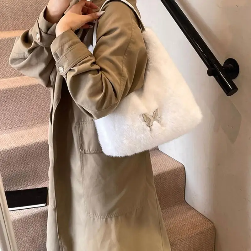 

Меховая сумка через плечо, плюшевые украшения в виде бабочки под мышками для модных женщин