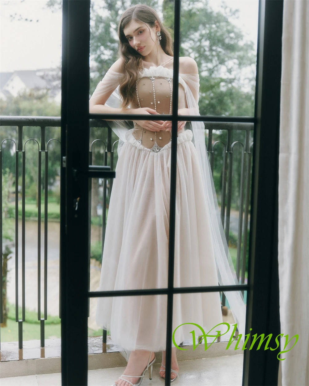 فستان سهرة أنيق مخصص بدون حمالات من التول فساتين حفلة موسيقية كريستالية رقيقة شفافة بأكمام طويلة فساتين مناسبة خاصة