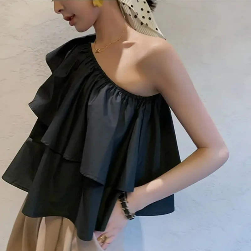 قميص نسائي صيفي بكتف مائل بتصميم جديد عالي الجودة بكتف واحد بدون أكمام بحافة أوراق اللوتس ملابس علوية حلوة