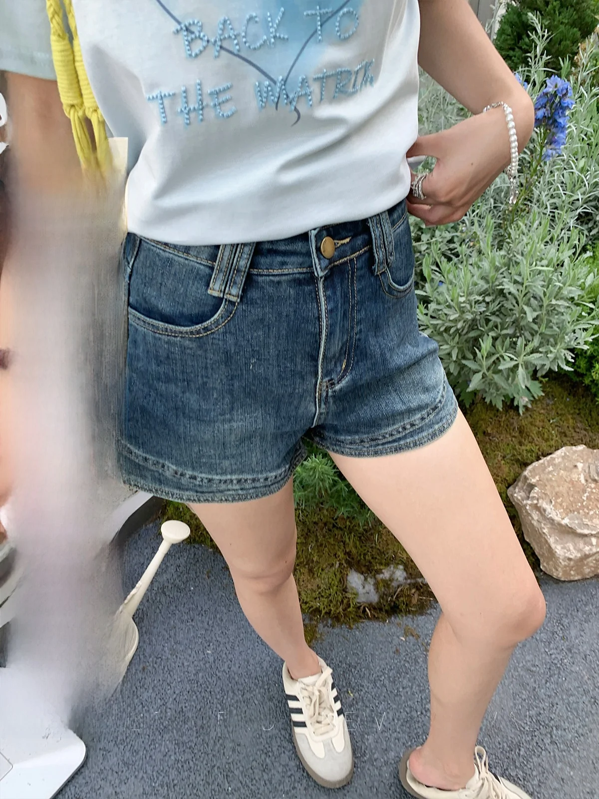 

Fengmi Yang Bubble Vintage Blue Wide Leg Denim Shorts Women's Double Belt Commute Straight Tube Natural Waist Ultra Short Sum...