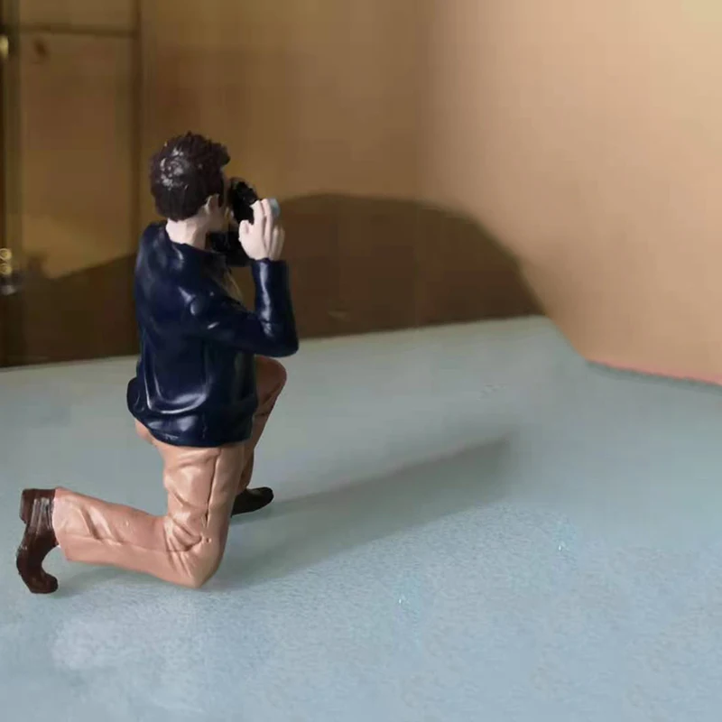 1:18 Skala 1/2 szt Żywica Mężczyzna Fotograf Figurka akcji Scena samochodowa Akcesorium DIY Kolekcja modeli Wyświetlacz Lalki Zabawki Fani
