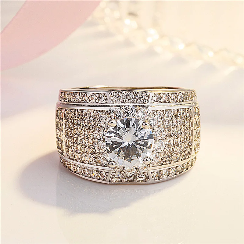 

Luxurious Men's Ring With Rhinestones Elegant Shine Temperament Engagement Jewelry Independent Packaging Can Be Wholesale