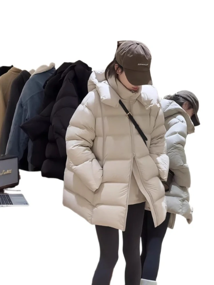 سترة نسائية فاخرة سميكة 90% معطف منتفخ على شكل بطة بيضاء موضة شتوية بقلنسوة كبيرة الحجم دافئة متوسطة الطول سترات خارجية