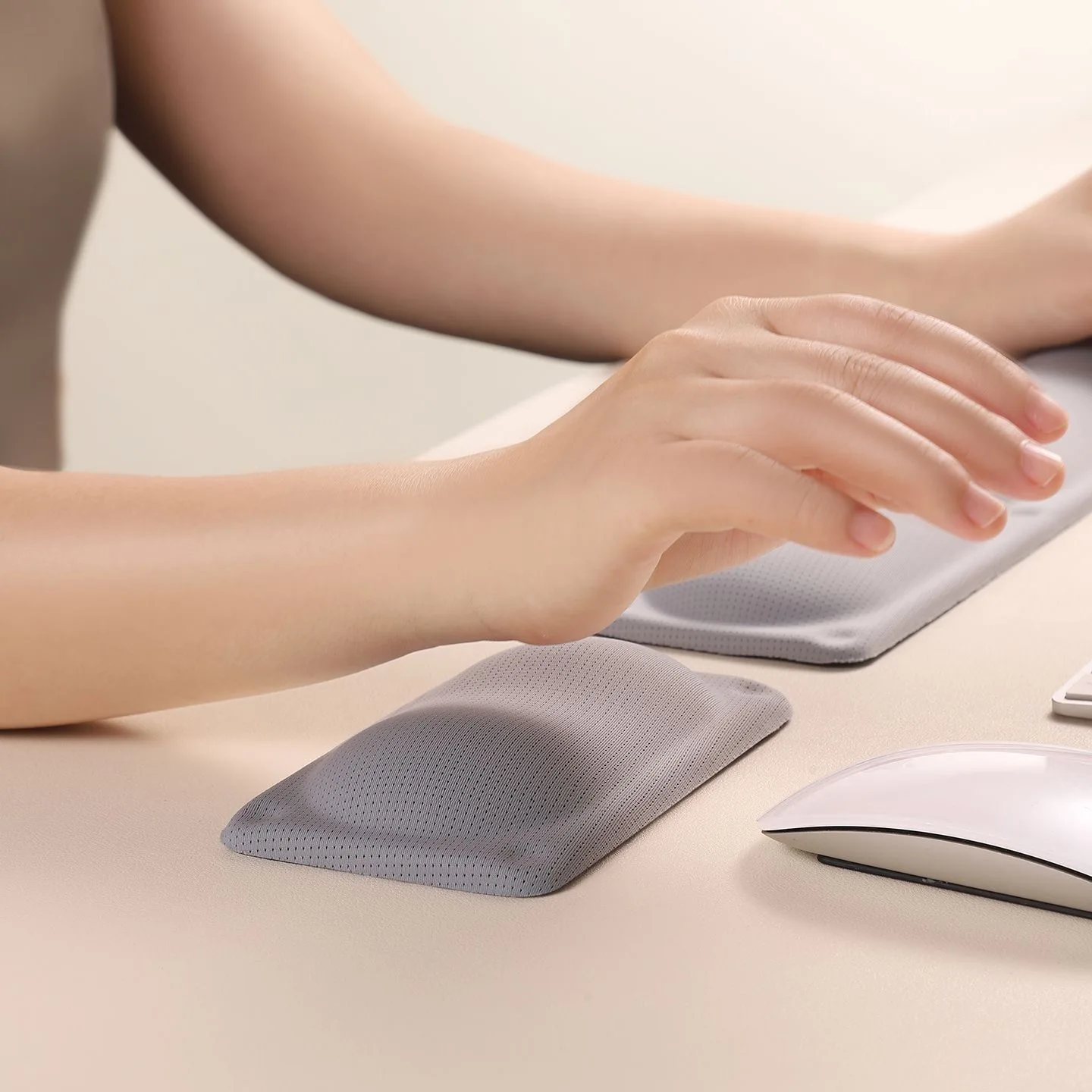 Silicone wrist guard mouse pad, office mouse pad, desktop small wrist rest, palm rest, three-dimensional