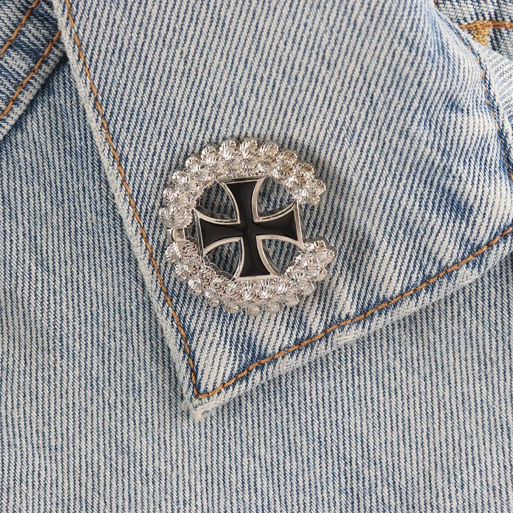 ドイツの鉄十字とオークのリースブローチメタルバッジ多用途衣類、バックパック装飾工芸品