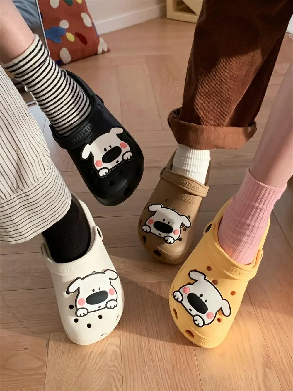 Women Garden Shoes Summer Slippers Outdoor Funny White Dog Hole Shoes Soft Sole Eva Deodorant Cute Summer Beach Sandals