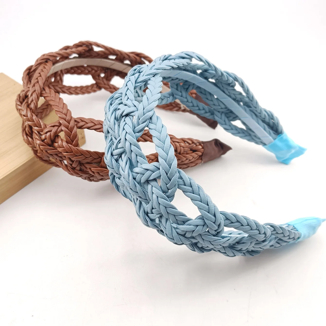 موضة جديدة هيرباند للنساء واسعة الجانب بولي Leather الجلود مضفر عقال هندسية جوفاء عمامة الصيف إكسسوارات الشعر