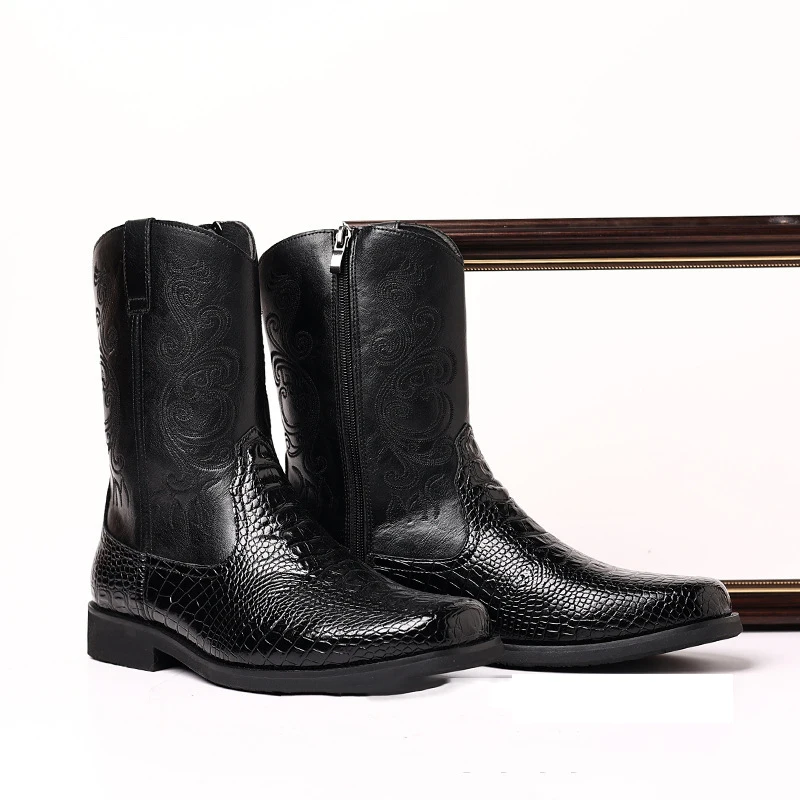أحذية غربية من جلد التمساح المطبوع للرجال بتفاصيل مطرزة وكعب منخفض ونمط رعاة البقر الكلاسيكي لأزياء المزرعة أو البلد غير الرسمية