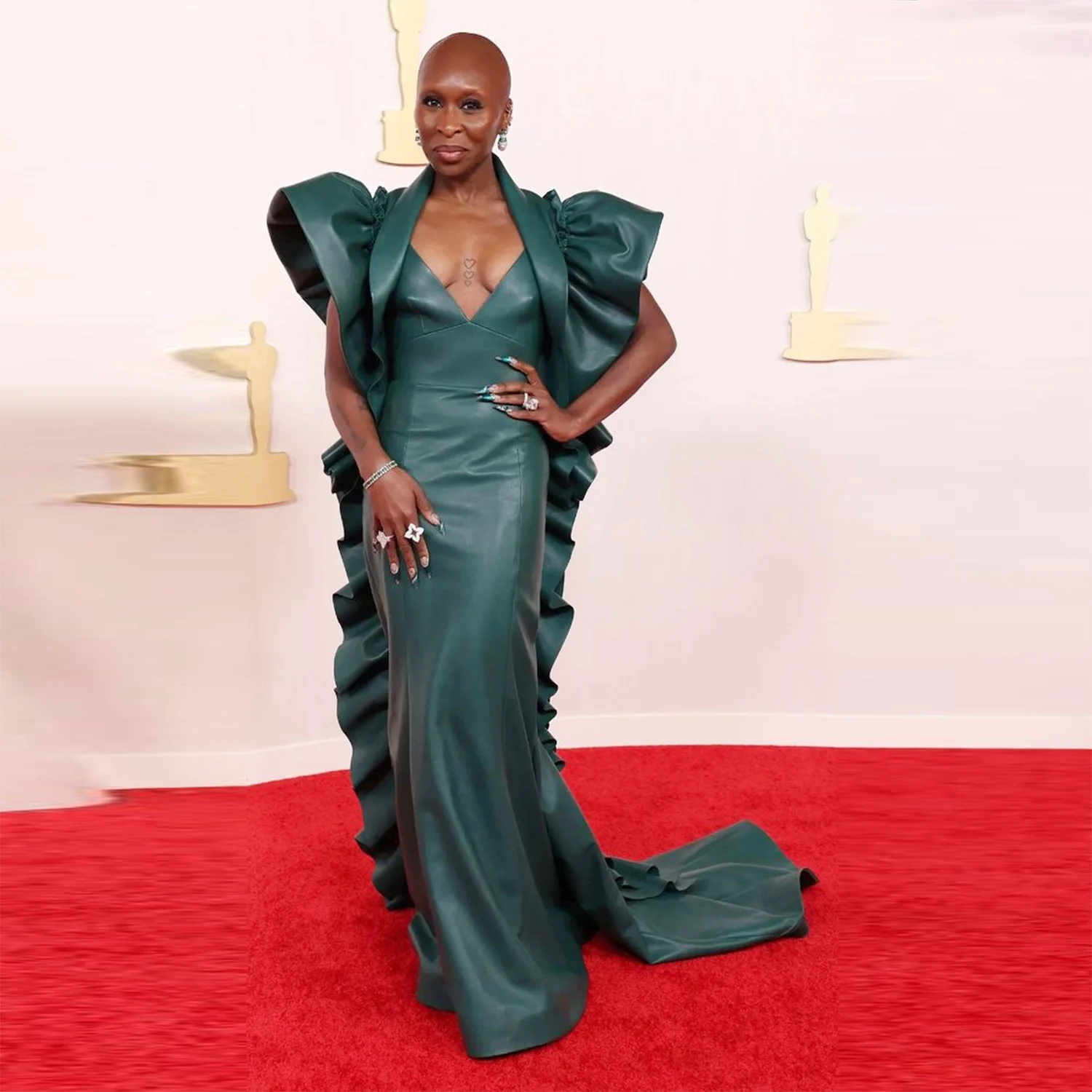 Gaun Malam Hijau Tua Kerah V Dalam dengan Ruffle Model Mermaid dan Ekor Panjang untuk Pesta Prom, Gaun Pesta Formal untuk Wanita Kulit Hitam oleh CanruoStar Wedding