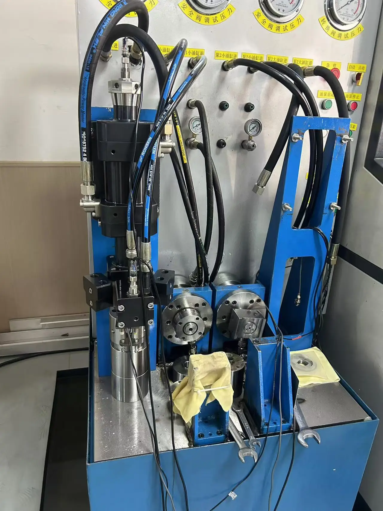 Self-Cleaning Polyurethane Mixing Head, Low-Residue Design, Enhances Production Efficiency