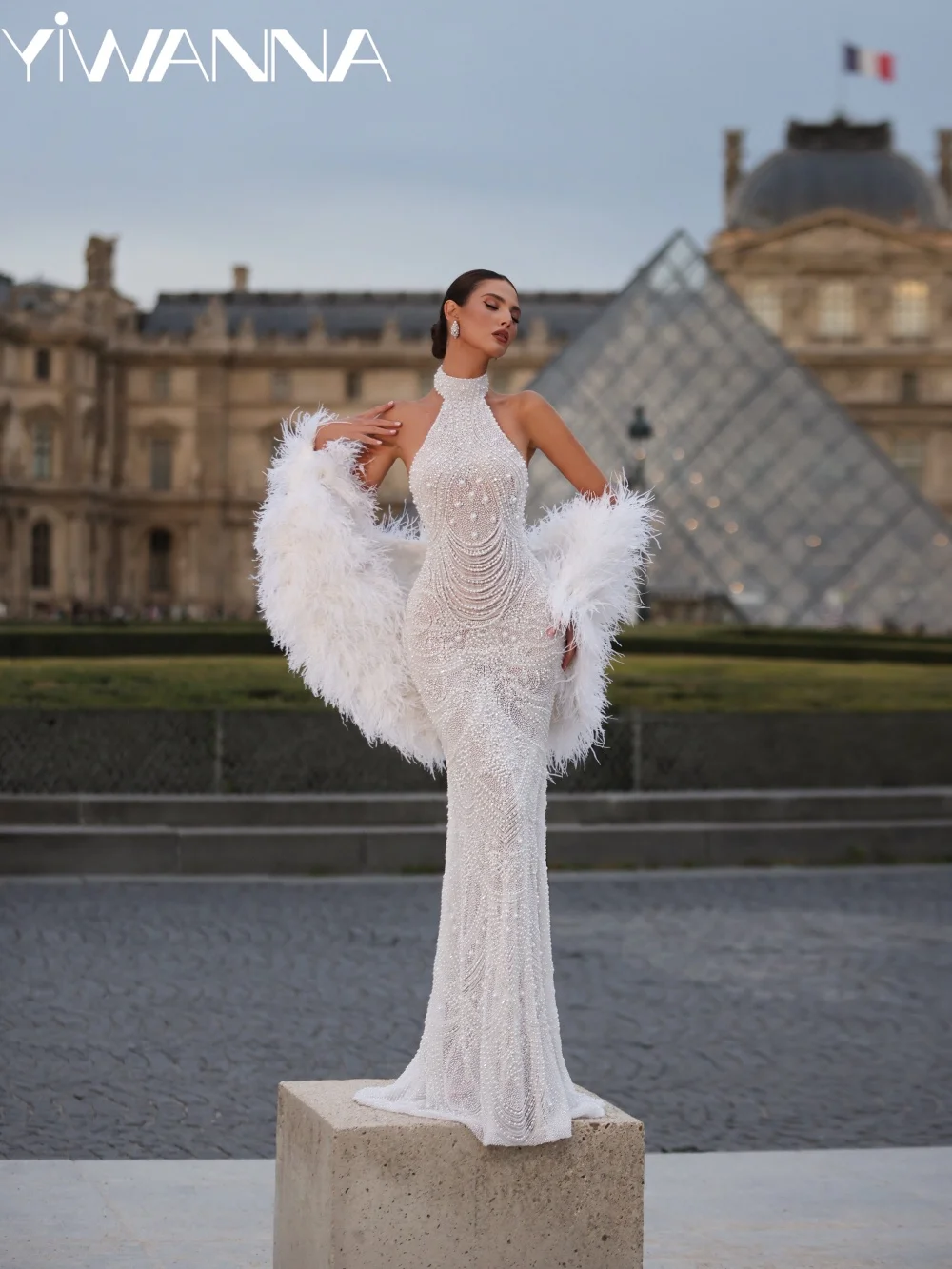 Luxury Full Pearl Beading Wedding Dress Feathered Shawl Halter Mermaid Bridal Gown Customized Open Back Long Dresses For Bride