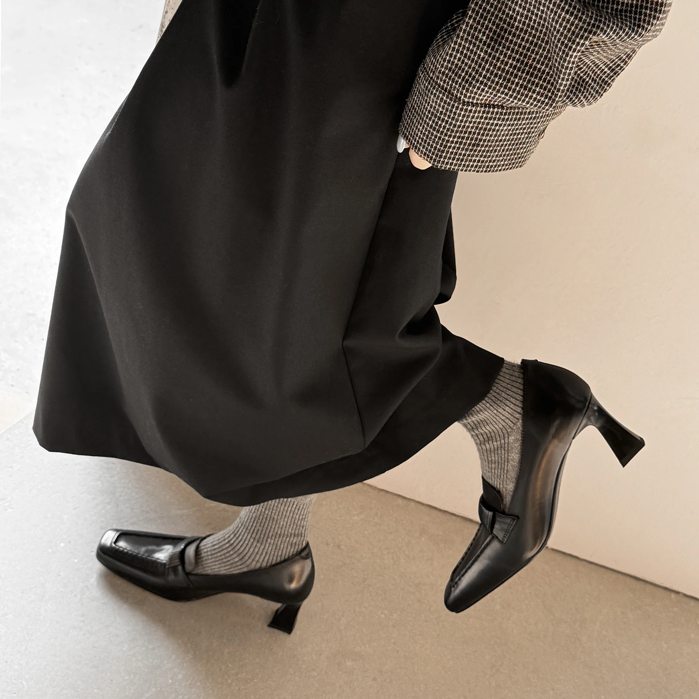 

Genuine Leather Loafer Shoes Square Toe Comfort Mid Chunky Heel Fashion Versatile Dress Shoes for Women