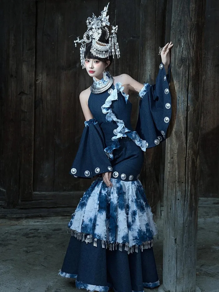 

The new hand-tie-dyed ethnic costumes such as cheongsams and fishtail skirts showcased for photography with characteristics