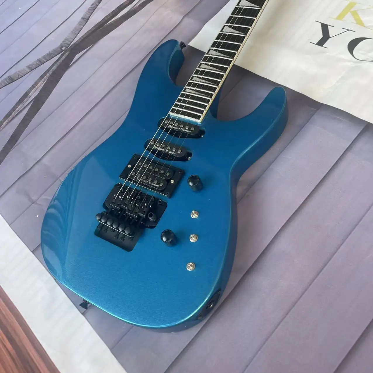 

6-string electric guitar integrated electric guitar, metal blue body, high gloss, rosewood fingerboard, maple track, open pickup