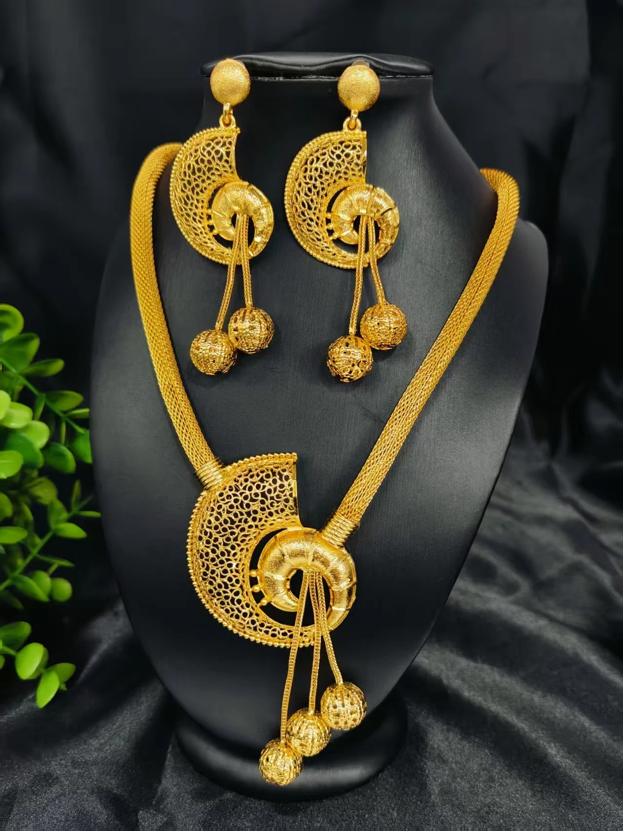 

Dubai Gold Color Necklace Earrings Ring Bracelet Set Wedding Jewelry Set African Women Party Gift
