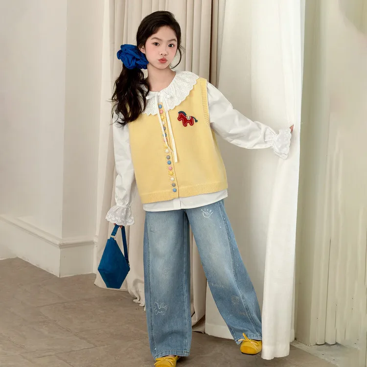 

Girls' Spring Sweater Vest Lace Shirt Set 2026 New Girls Knitted Vest Two-piece Set