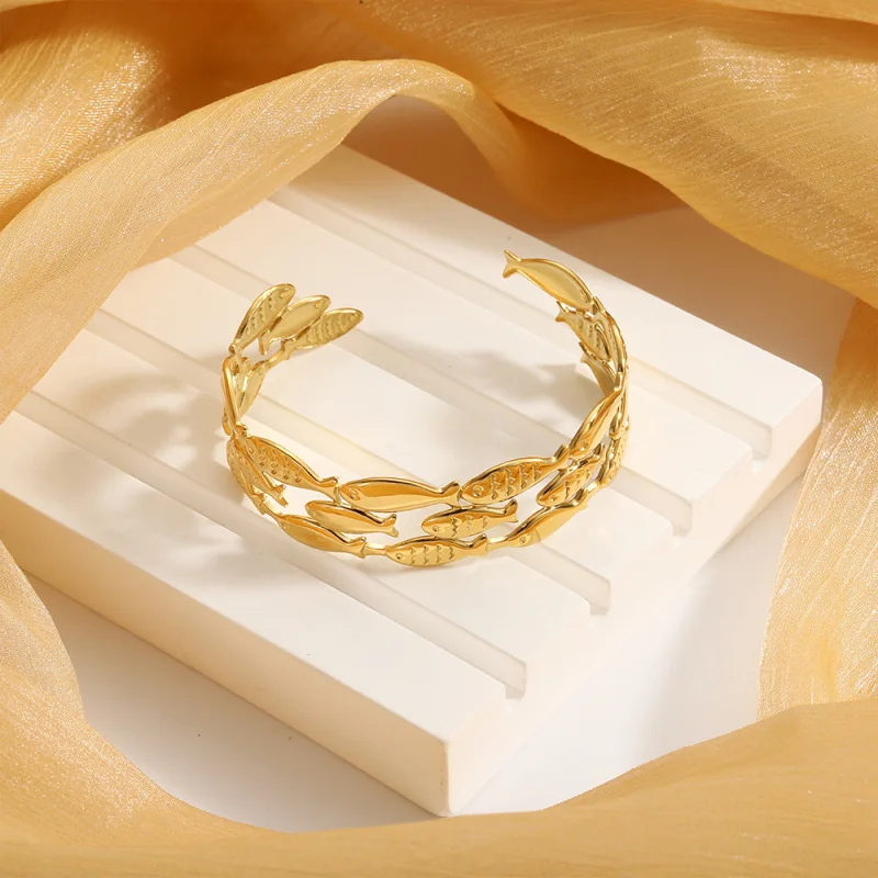 CarlidanaEuropean and American style ocean series hollow fish bracelet, creative small fish-shaped open bracelet