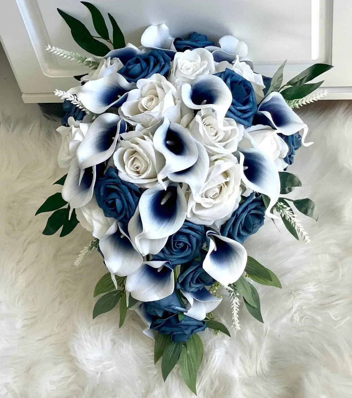 EillyRosia Navy Blue Cascading Bridal Bouquet Picasso Solid Calla Lily Foam Roses Teardrop Wedding Flowers Decor New Arrival