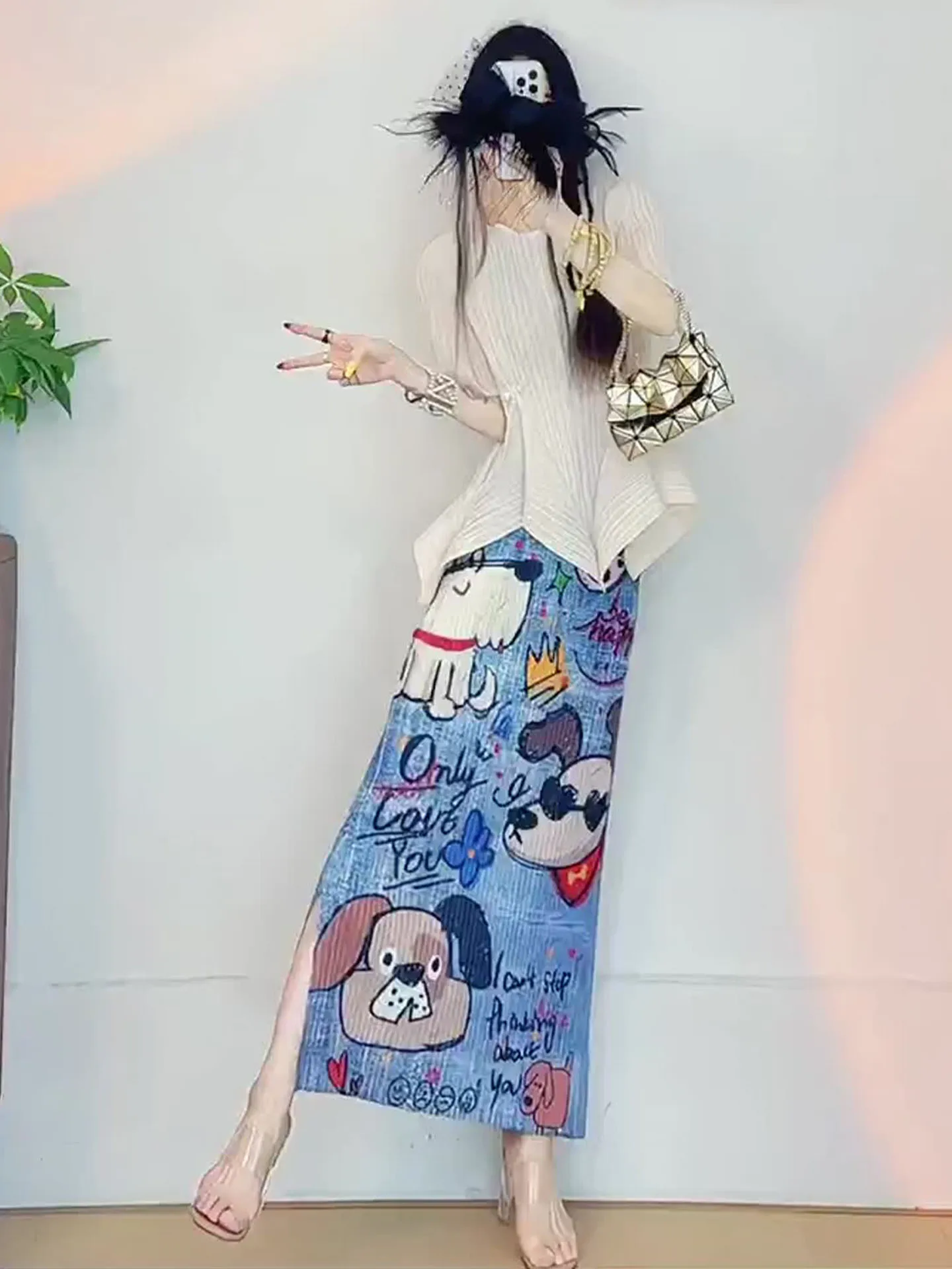 

Белый топ с короткими рукавами, плиссированной талией и юбкой с мультяшным принтом, летний женский модный комплект Three Houses