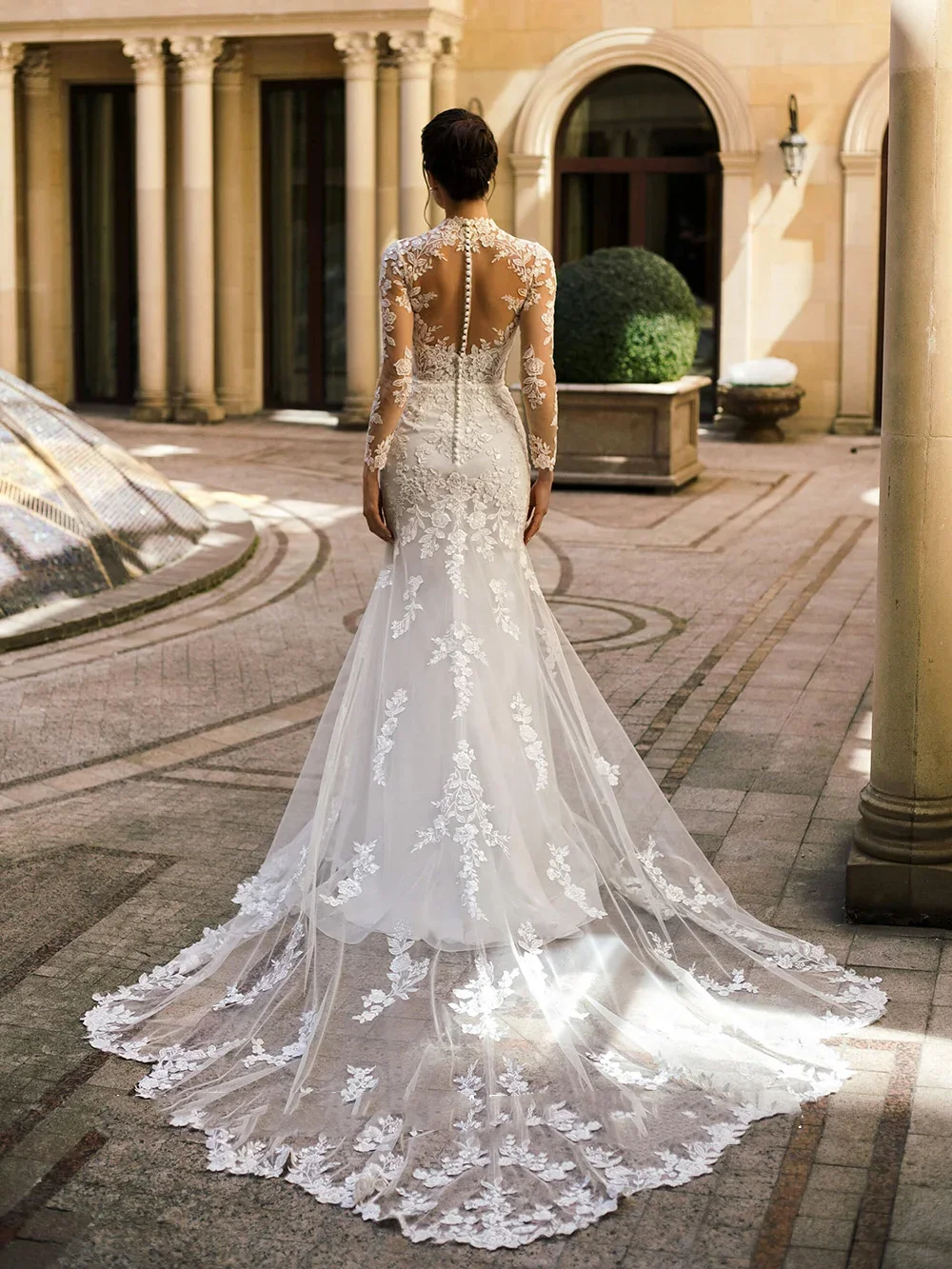 Robe de mariée sirène à manches longues, romantique, col haut, boutons, personnalisé, magnifiques Appliques, traîne Court, trompette, nouvelle collection