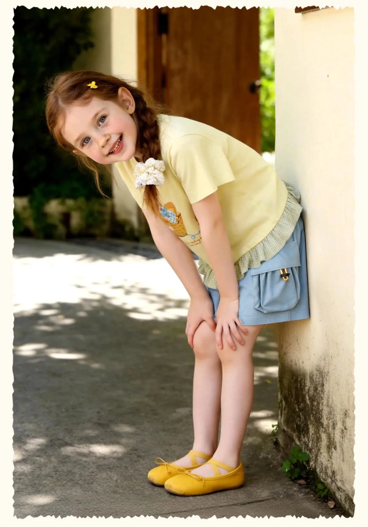 Amila 2026 Sommer-T-Shirt für Mädchen im neuen Stil mit kindlichen Illustrationen, kariertem Muster, Rüschensaum und coolen kurzen Ärmeln – Detail 11