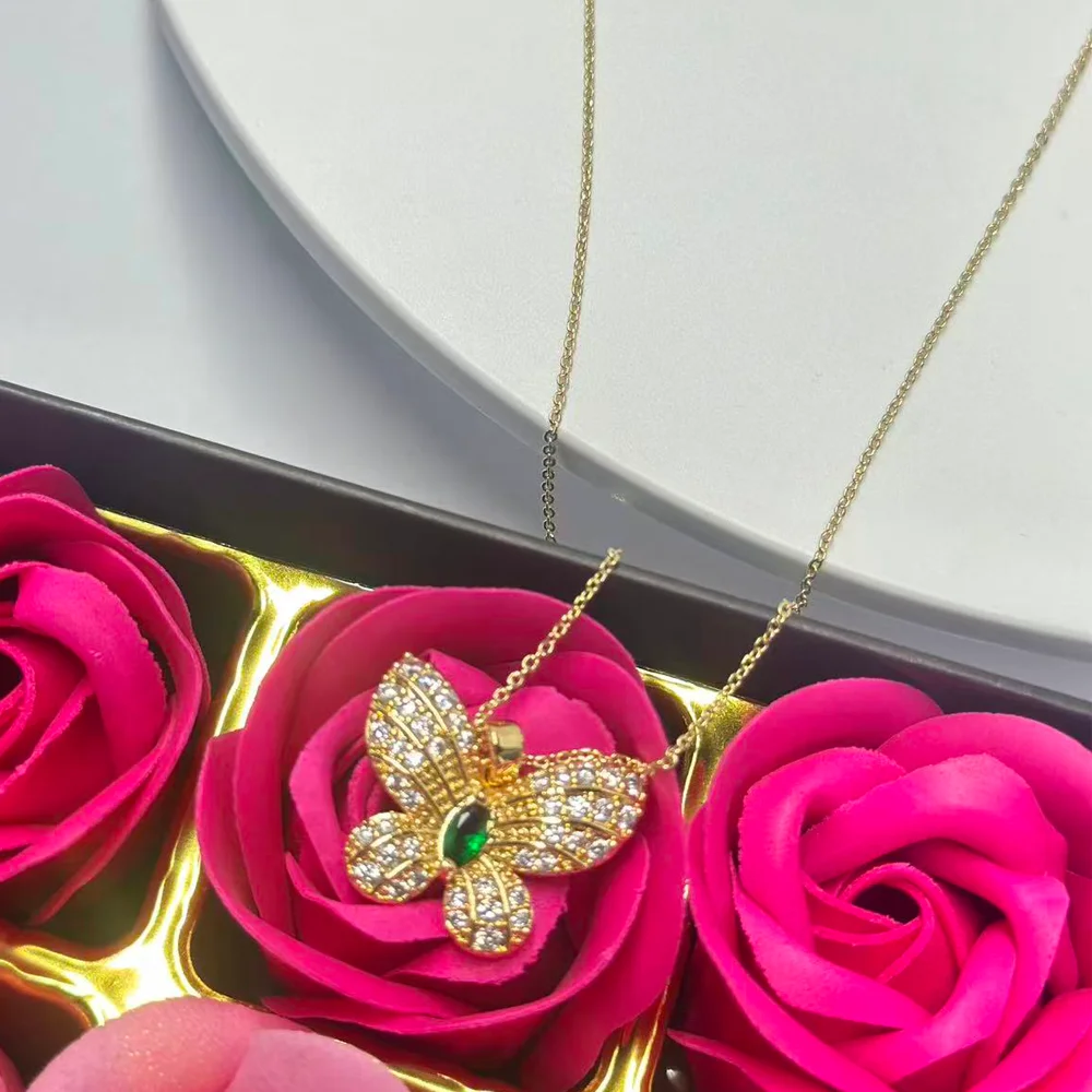 قلادة على شكل فراشة مجوفة، سلسلة ترقوة من الزركونيوم النحاسي المرصع بالزركونيوم للسيدات، مزاج عصري وبسيط