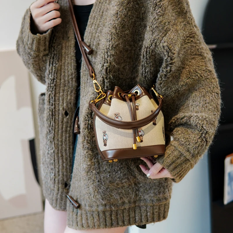 lady popular crossbody bag Internet celebrity women purse design shoulder bag female 2024 fashion Girl super trend bucket bag