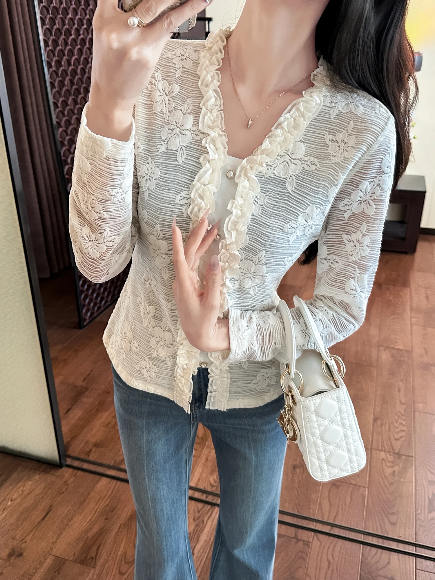 

Женский мягкий вязаный свитер с V-образным вырезом, с 3D-вышивкой в стиле Woodland, цвета офф-вайт, с детальной эстетичной отделкой