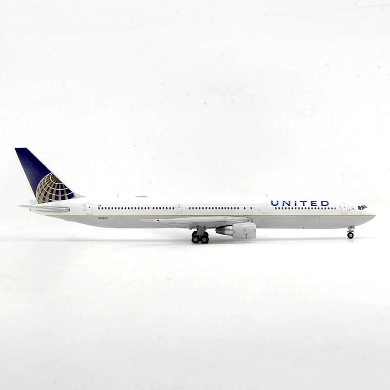 Diecast1/400 Scale GeminiJets GJUAL2155 United Airlines B767-400ER N69059 Passenger Alloy Aircraft Model Collectible Toy Gift