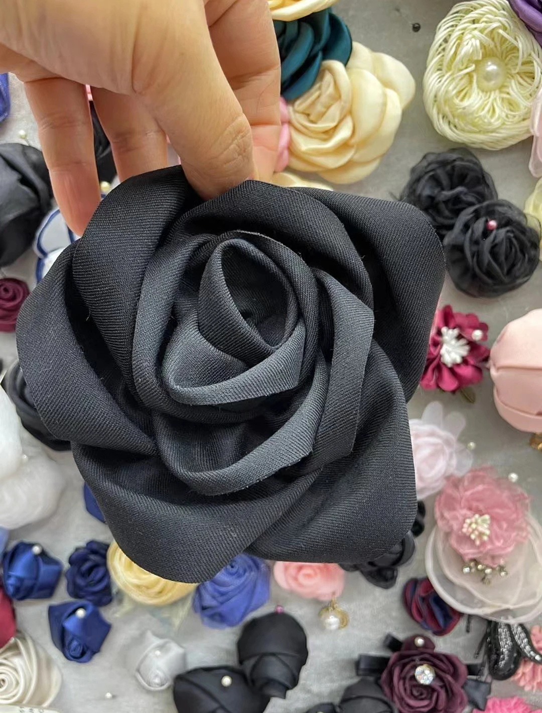 

Handmade New Ultra Three-dimensional Rice Rose Fabric Flower Corsage Brooch Flower Professional Dress Accessories