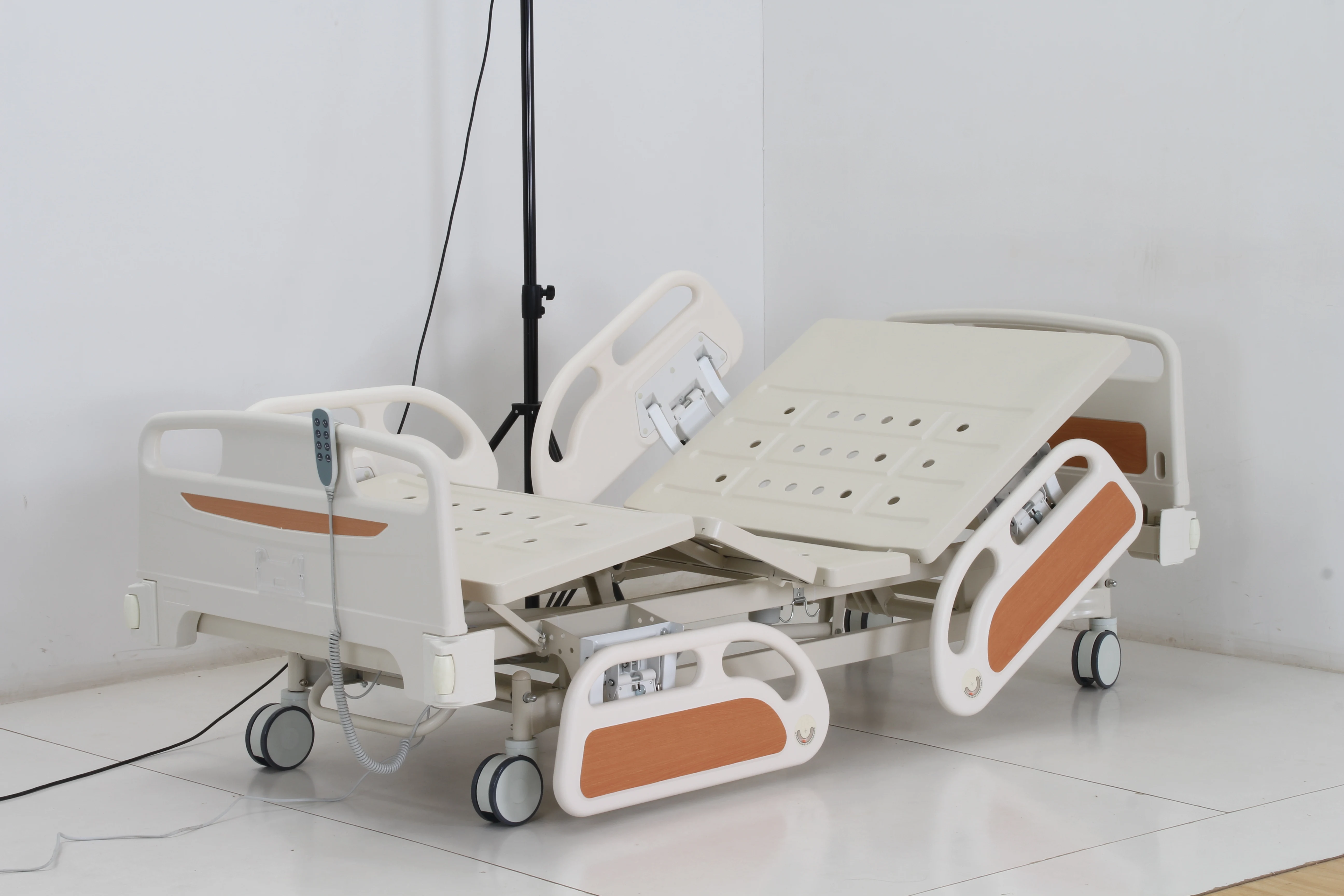 Advanced Electric Three Function Hospital Bed Multi-function Adjustable ABS Patient Hospital Bed With Castors