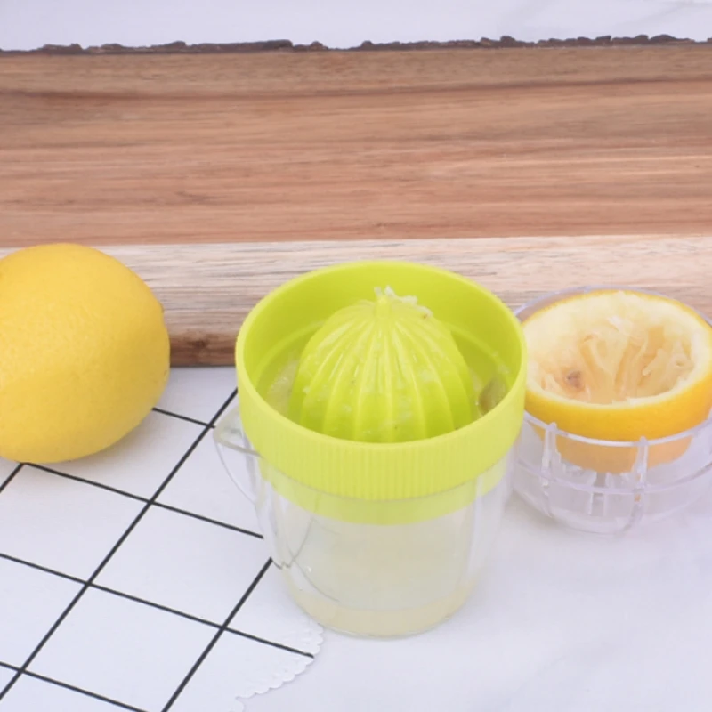 Multifunctional Household Manual Juicer Kitchen Gadget Orange Lemon Juicer with Graduated Cup Squeezer