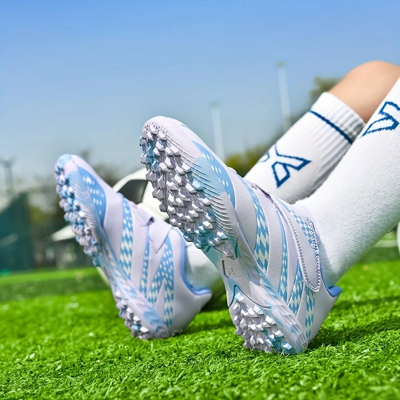 

Футбольные бутсы DAWSRi — шпильки для тренировок и матчей