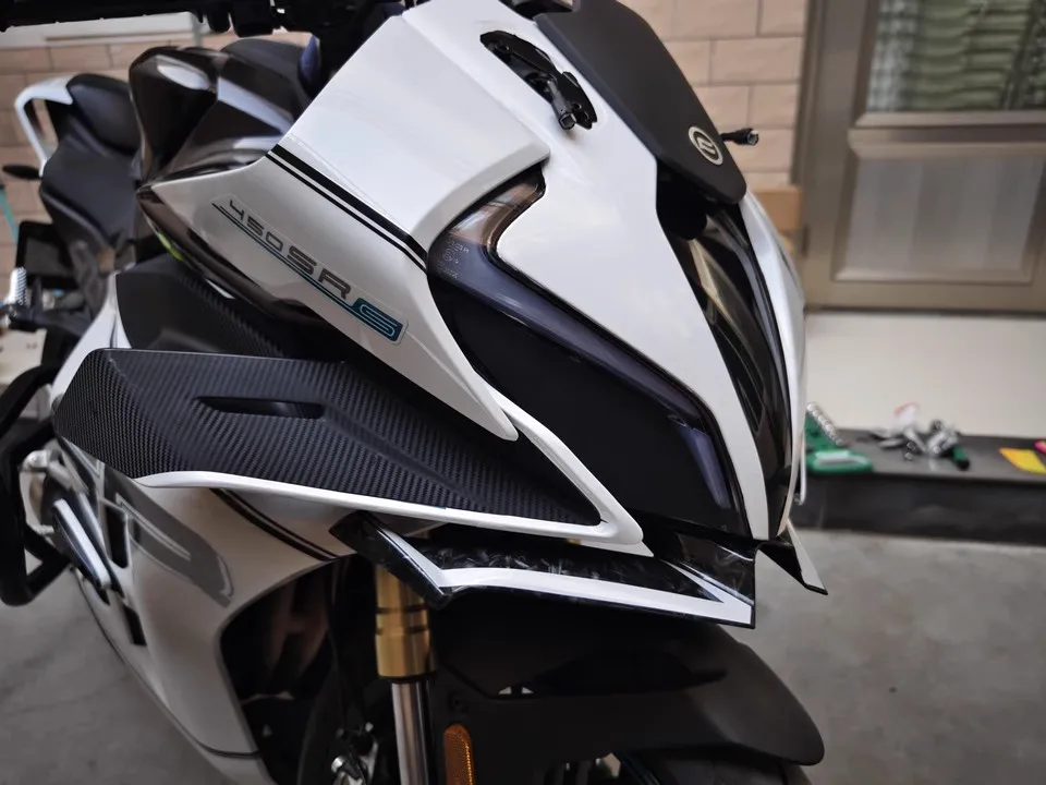 مشرق الأبيض الفينيل التفاف ذاتية اللصق السيارات دراجة نارية الجسم التفاف ملصق لامع الأبيض الفينيل فيلم لامعة الأبيض اكسسوارات السيارات #5