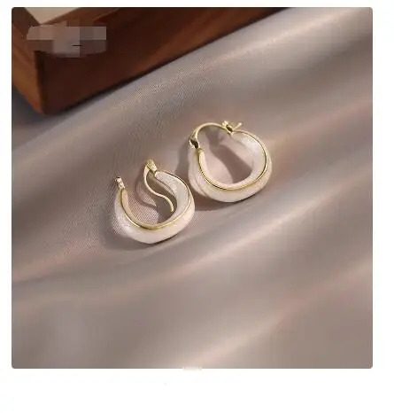 Unique white drop glazed earrings for women with a light luxury and high-end feel. New popular and unique autumn and winter earr