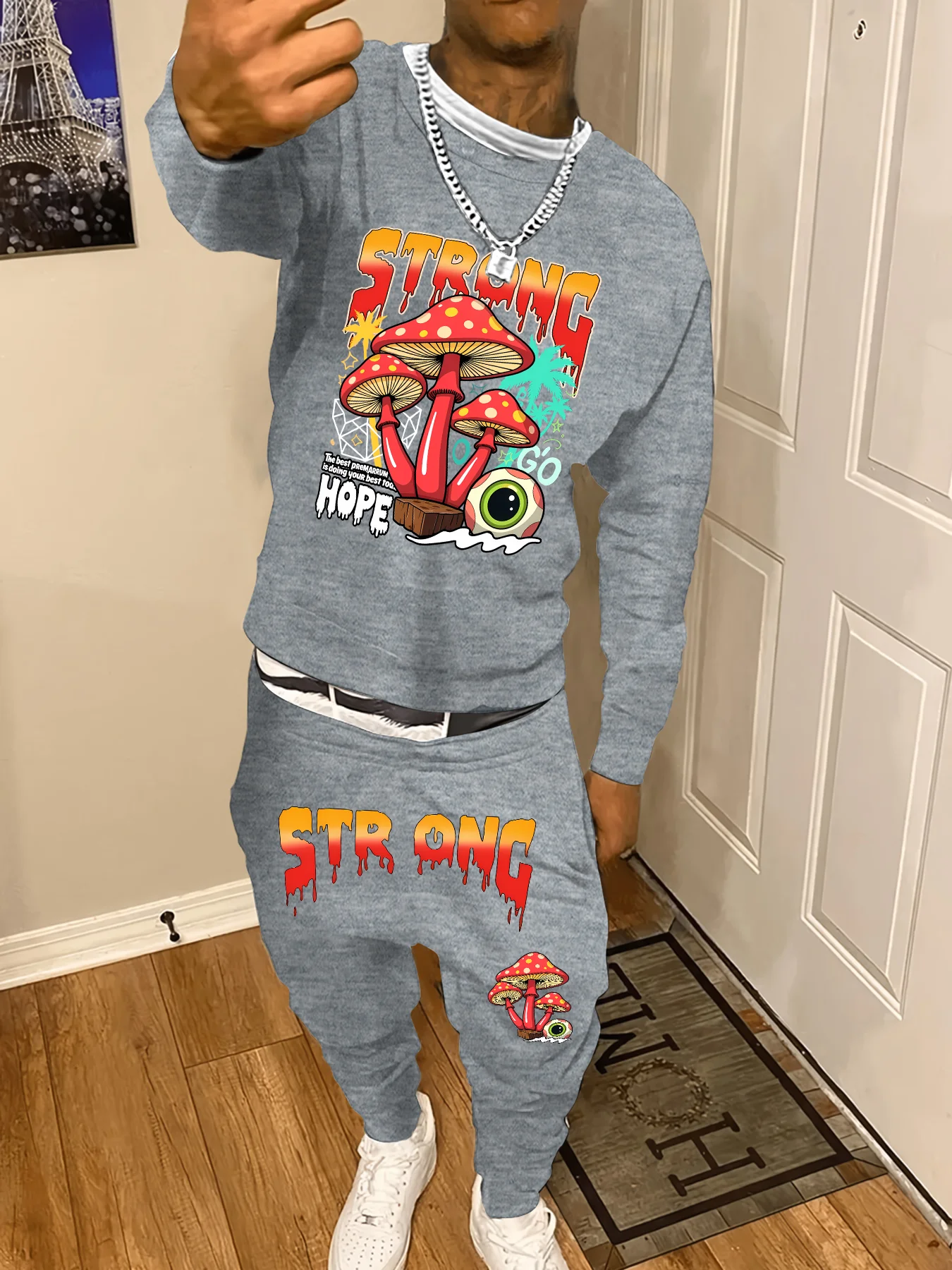 

Round neck pullover sweatshirt suit with mushrooms, eyeballs and "STRONG" "HOPE", etc. Cool street wear