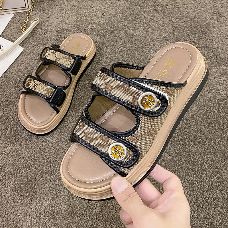 2024 Women\'s Summer New Style Luxury Brand Designer Sandals Thick Sole Non-Slip Home Casual Women\'s Flip Flop Zapatos De Mujer