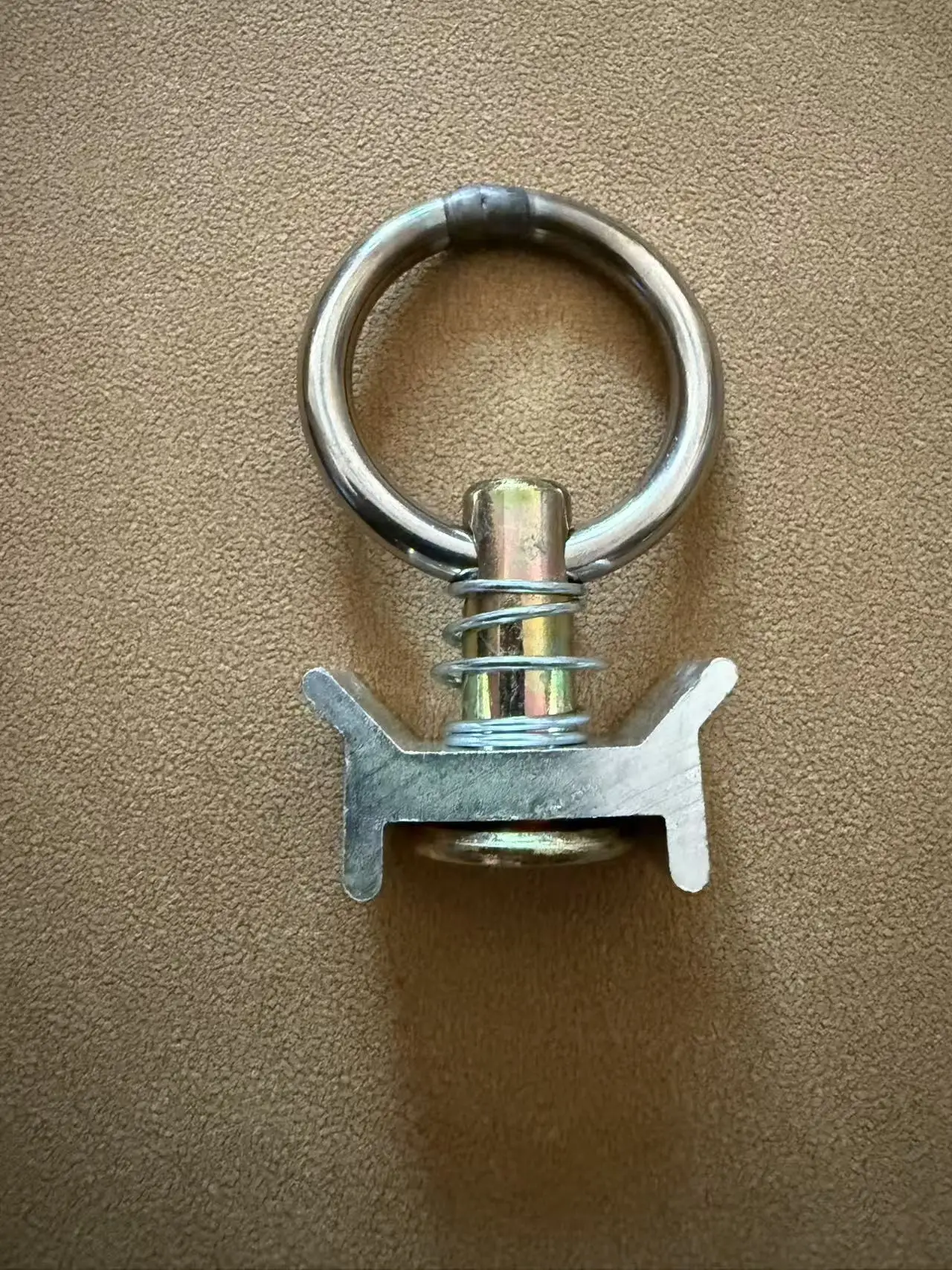 Single stud with ring