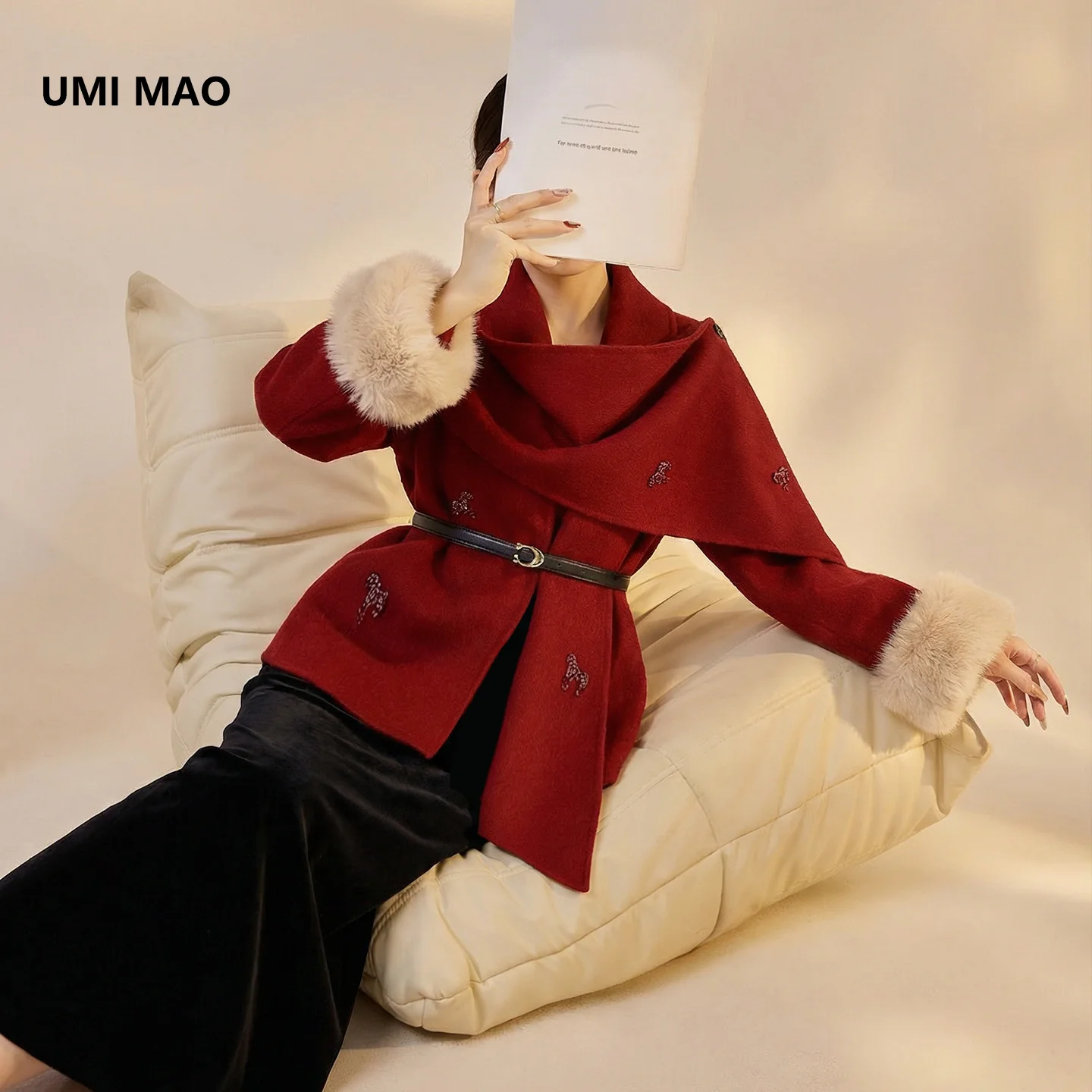 UMI MAO New Chinese-style Winter Coat With Small Horse Embroidery A Slimming Effect Fox Fur Sleeves A Double-faced Wool Design