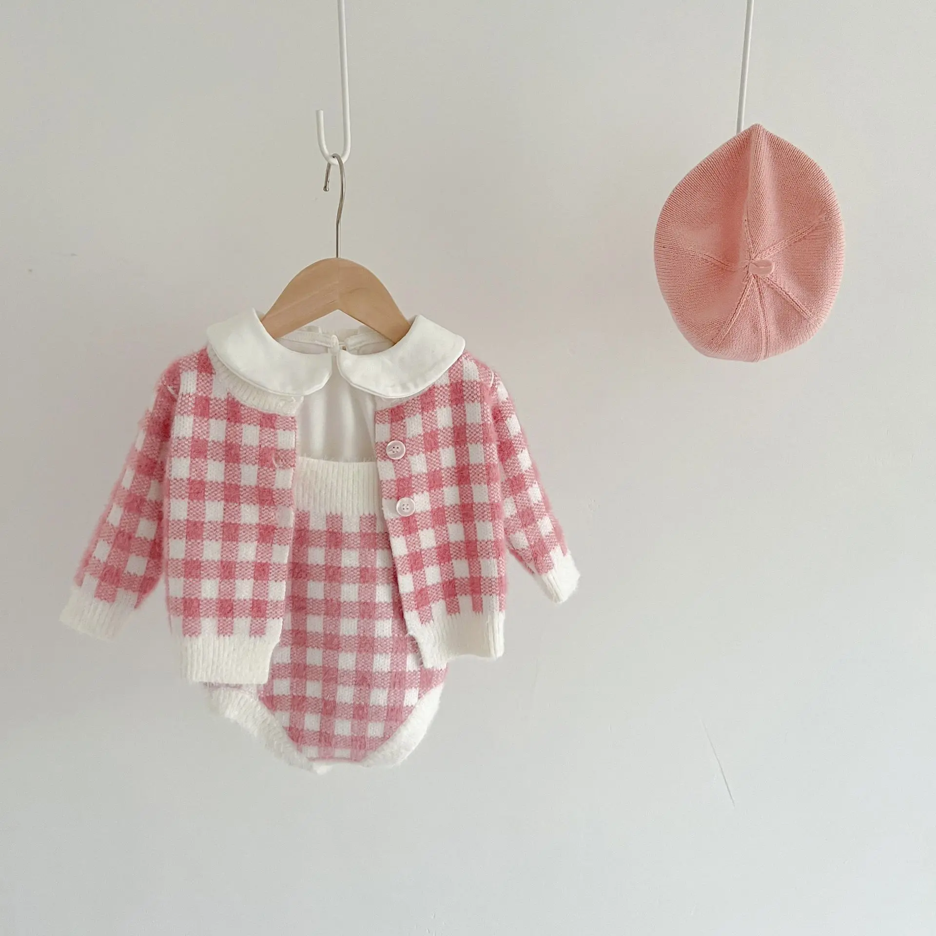 Infant and Toddler 3-6-9 Months Baby Set Jacquard Checkered Jacket with Shoulder Straps Crawling Clothes White Base T-shirt